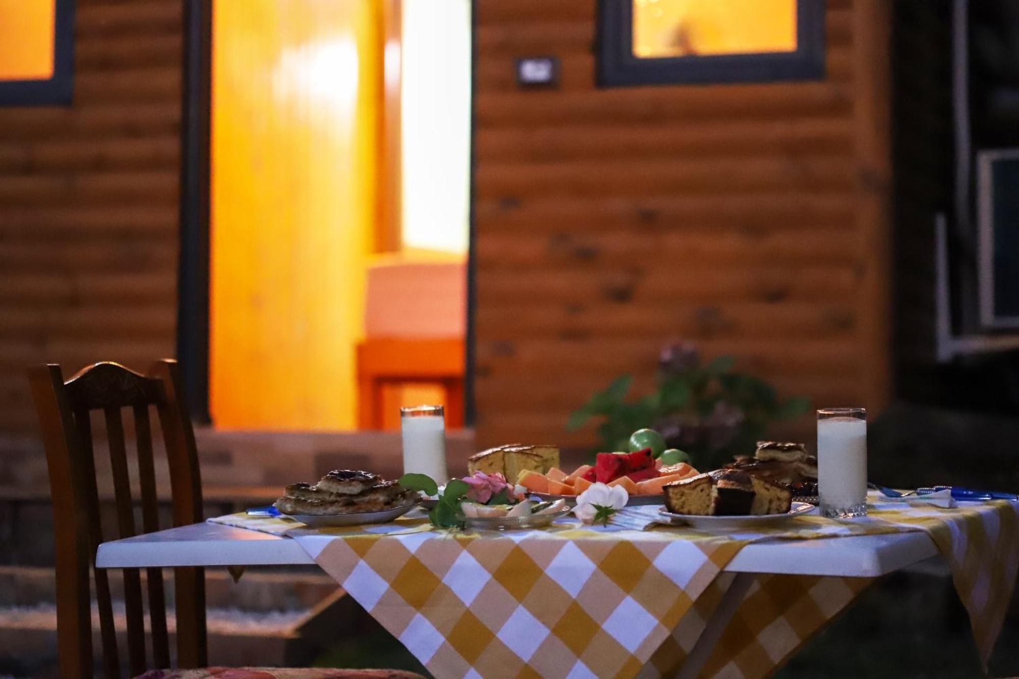 Gasthaus Bujtina Musta Berat Exterior foto