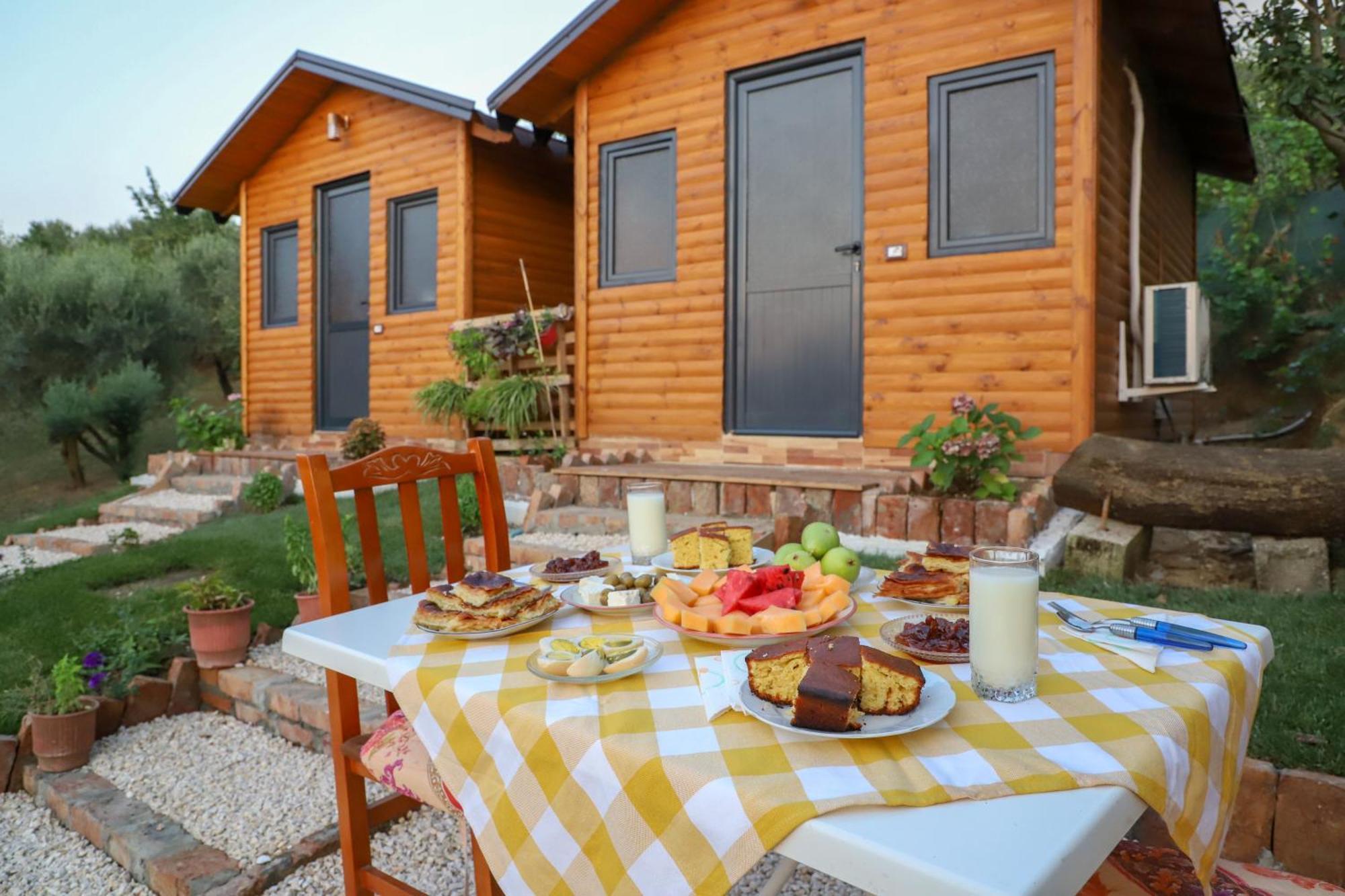 Gasthaus Bujtina Musta Berat Exterior foto